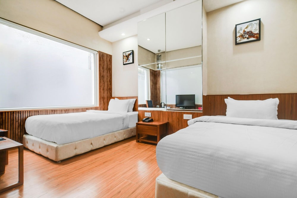 Cozy Deluxe Room at Chappan Market Indore