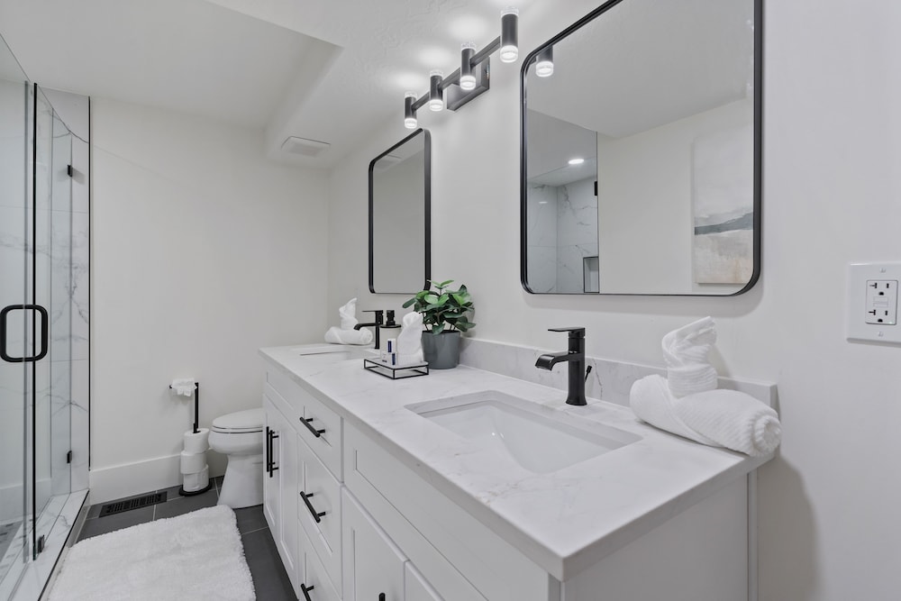 All-new Luxe Stay Views, Sauna & Hot Tub 7 Bedroom Villa