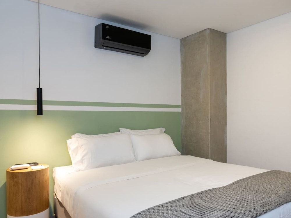 Cozy 3 BR w Balcony in Laureles Medell n