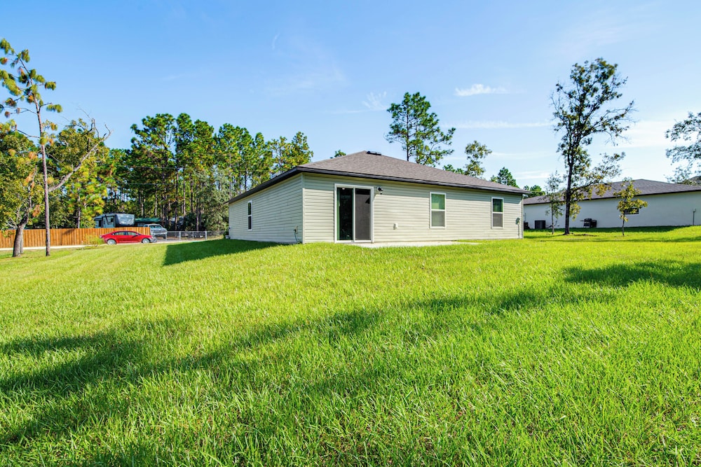 Tranquil Getaway w/ Spacious Yard in Brooksville!