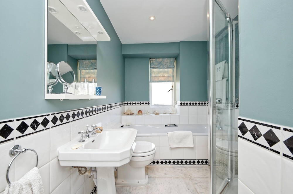 Beautiful & Spacious, 2 Bed in South Kensington