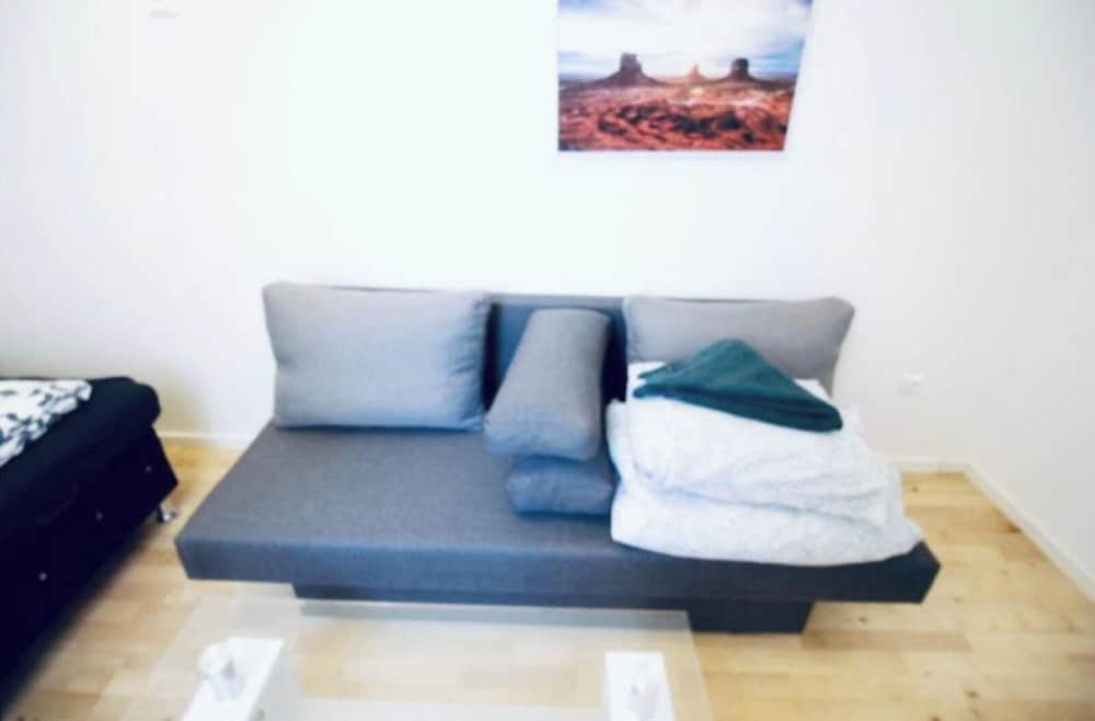 Cozy 3BR Apartment Near Augarten Park