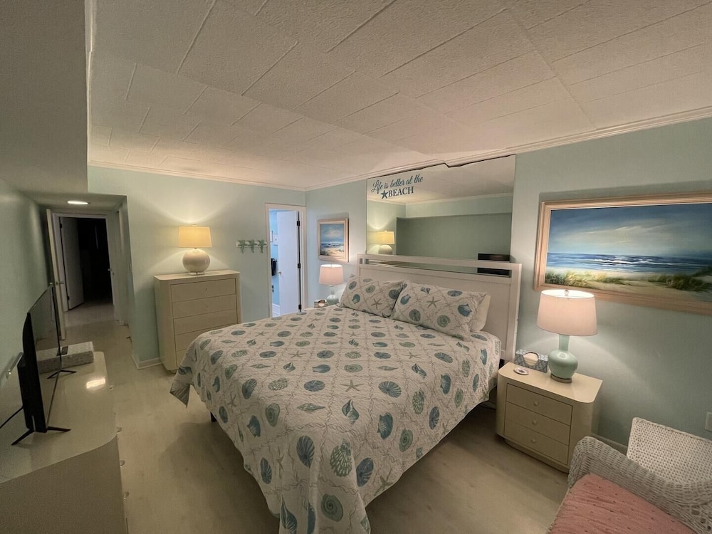Ocean Hideaway 111 2 Bedroom Condo by RedAwning view 3