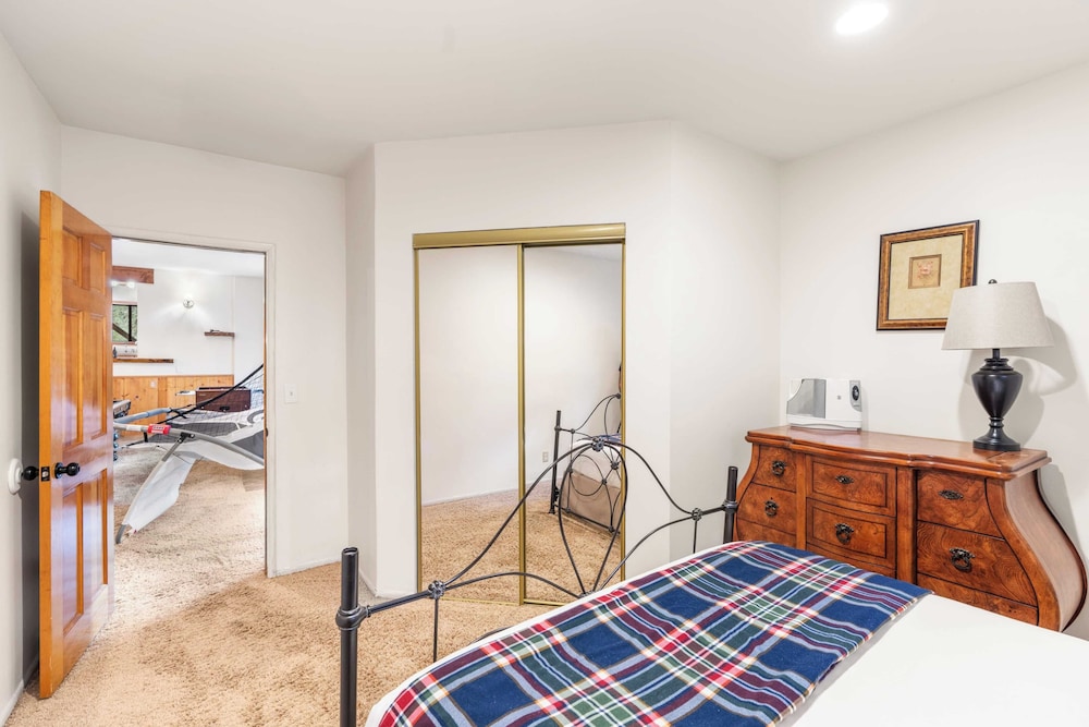 Lakeview Cabin w/ Game Room & Deck Near Ski Slopes & Trails Sleeps 20 Waterview by Avantstay