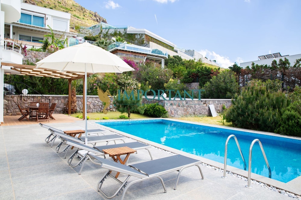 İmportantTravel BD4123 5Bedroomed Villa
