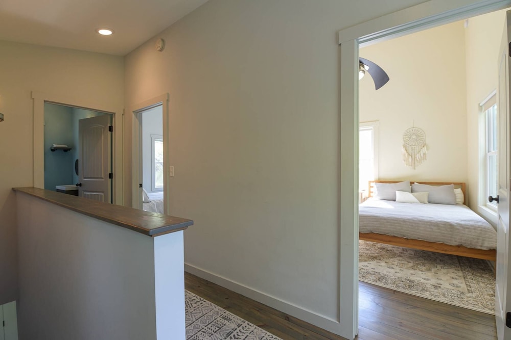 Plum Perfect Hideaway by Avantstay Power, Water, Wifi Weekly Discounts