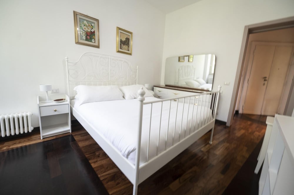 Testaccio Luminous and Large Apartment