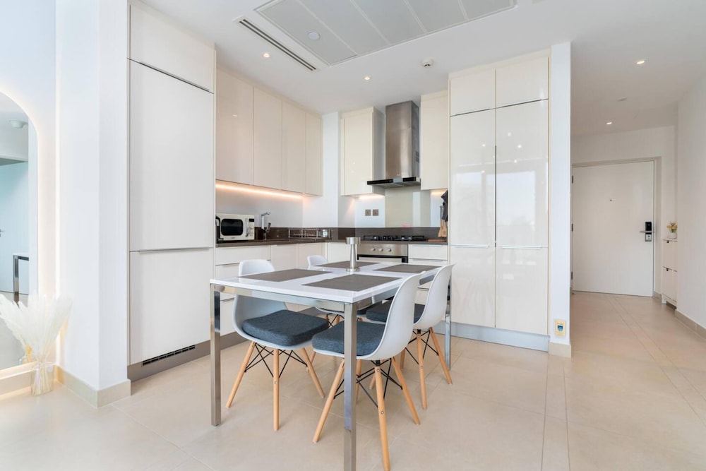 Stunning 1BD Apartment 15mins to Marina Promenade!