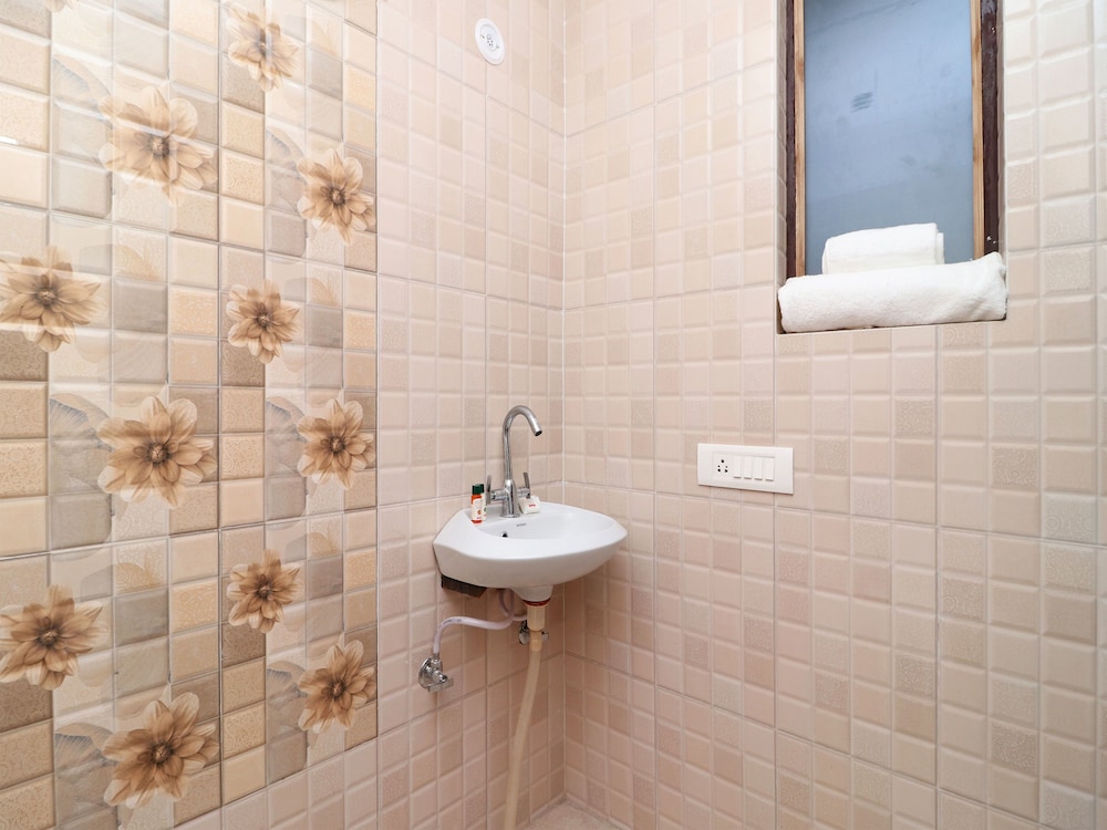 Dehradun Vacations - OYO 13673 Home Luxury 1RK Happy Valley - Property Image 7