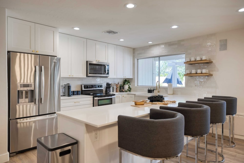 Sol Vista Private Oasis w/ Pool, Putting Green, and Prime Location