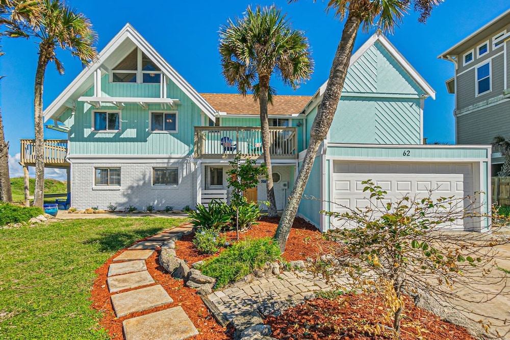 Pelican Beach Private Ocean Front Beach House- Sleeps 10 Bring Your Surf Boards