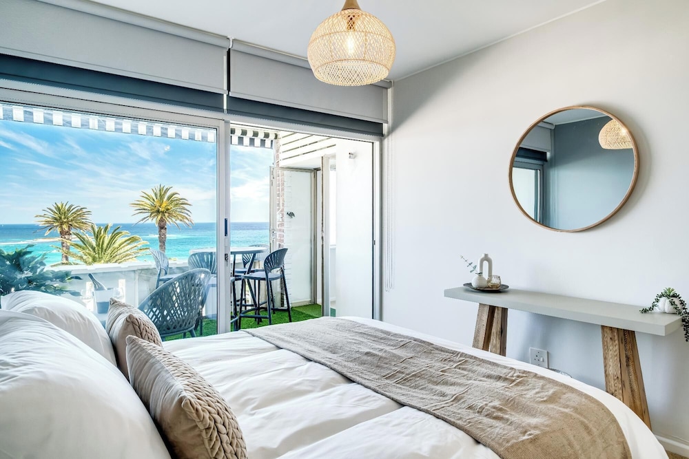 Camps Bay Seaside Beach View Apartment Palm Bay