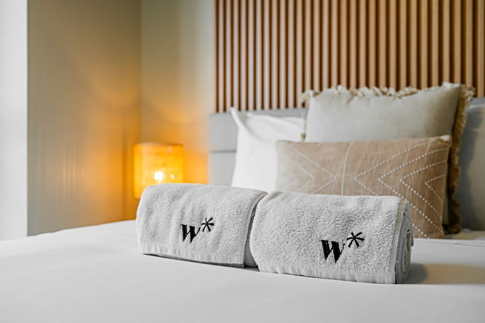 w Regal 1BR w Great Deco in Centriqo