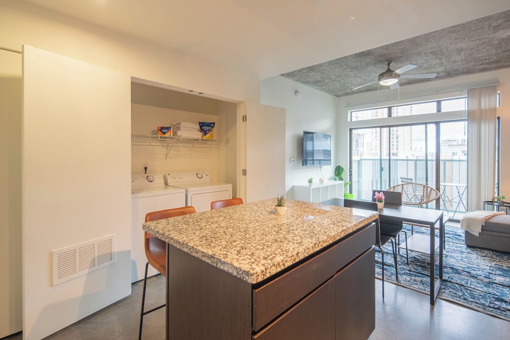 ROVE LIVING/KL - Roosevelt Point