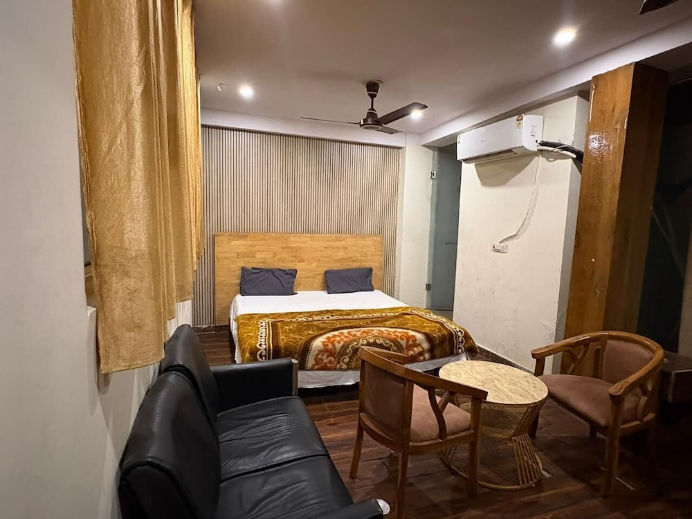 Hotel Twamev Ashram
