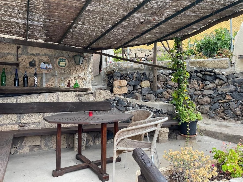 Cottage With 1 Bedroom, 2 Bathroom Heated Solar Pool, Sauna, Jacuzzi Garden photo 3