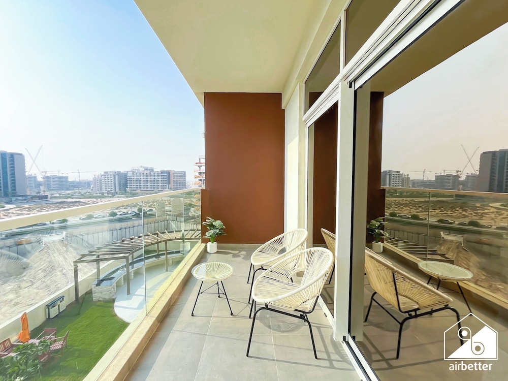 Jewelz Luxury 2BR Balcony, Pool & Garden Views