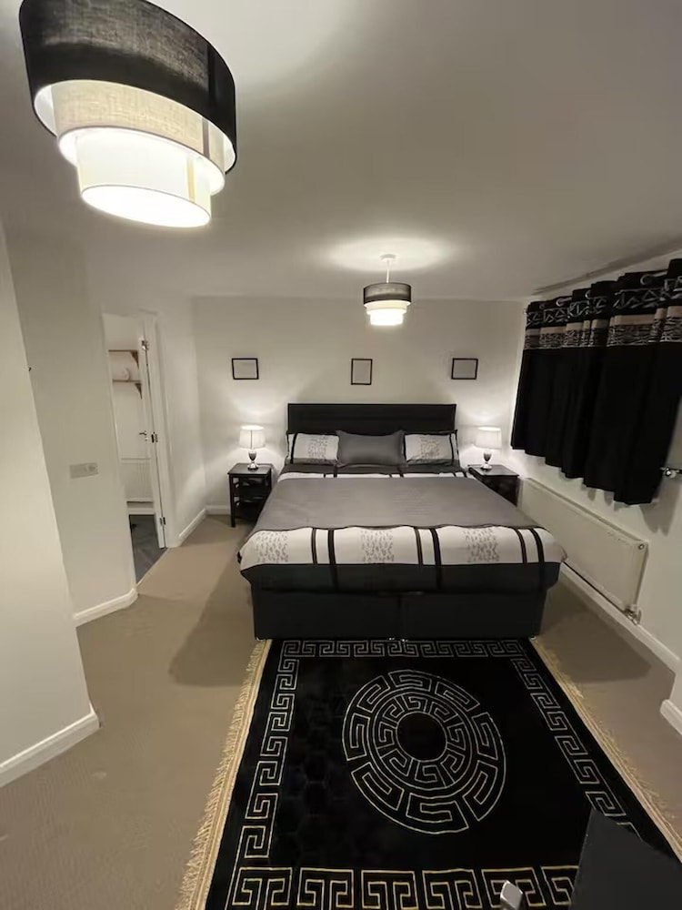 Spacious Comfortable Central Derby 2-bed Apartment