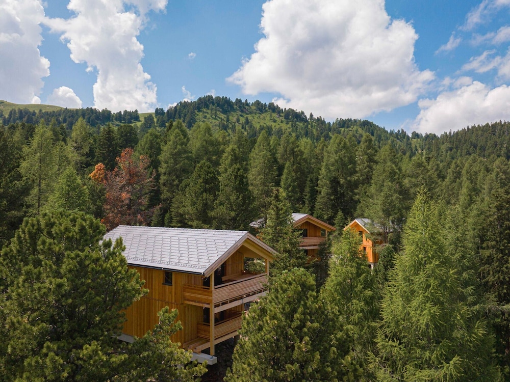 Welcoming Chalet With hot tub