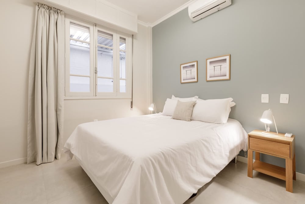 Leblon Coast Amazing 3 Bedroom in Leblon