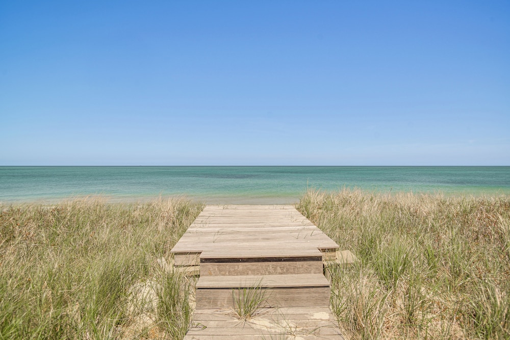 Stunning Ocean View! Beachfront Nantucket Retreat