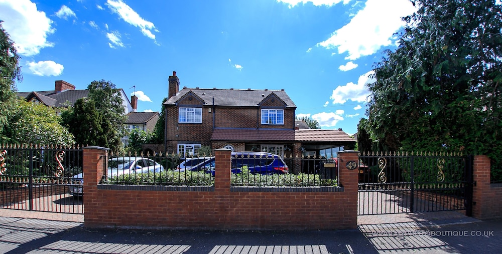 West Drayton Vacations - Aziz Manzil - Property Image 3