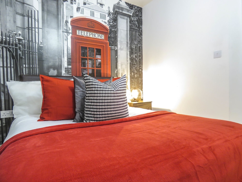 Tudors eSuites Birmingham Apartments with Parking view 3