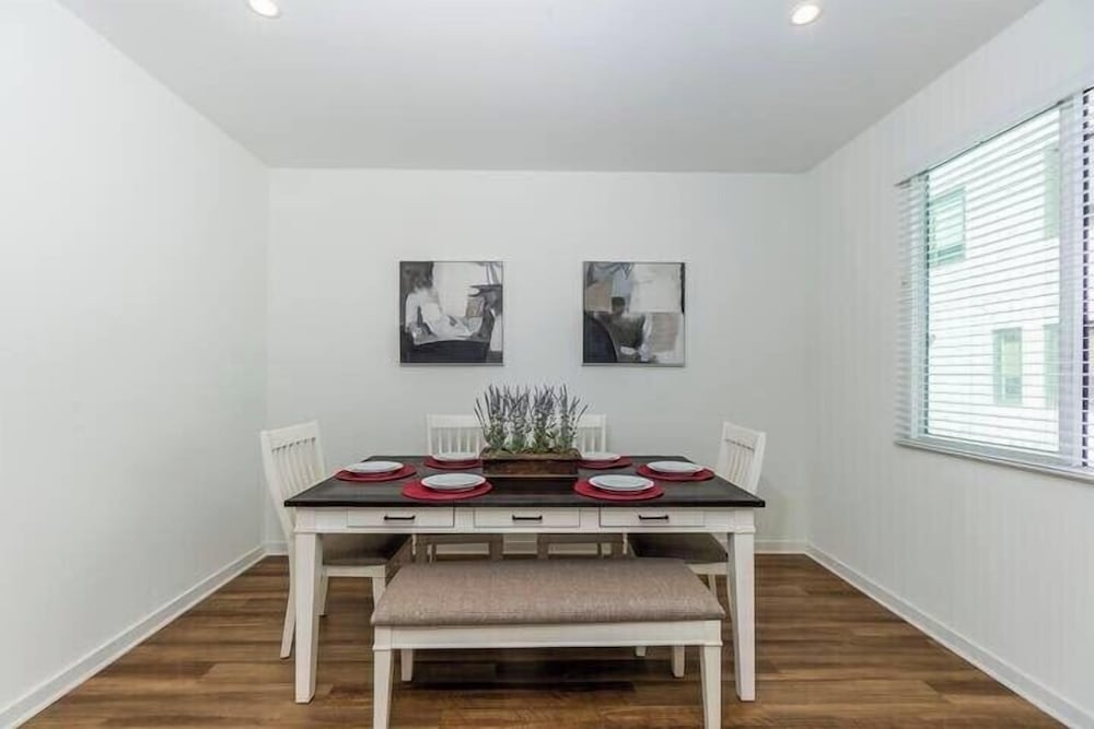 Private Room With Shared Bathroom