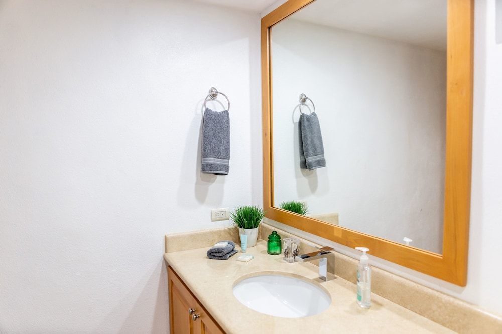 Peninsula 102 2 BR by Casago view 5