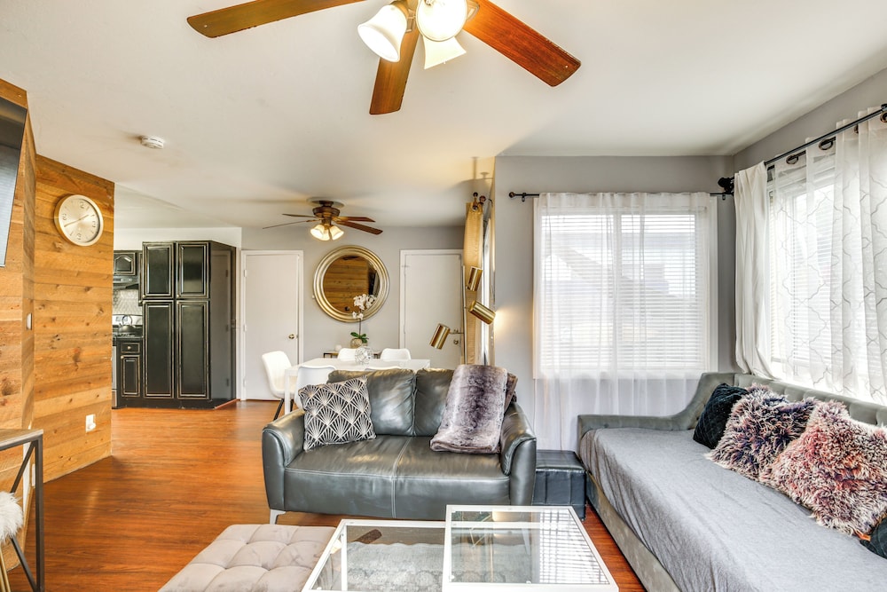 Walk to Beach: San Diego Hideaway w/ Patio