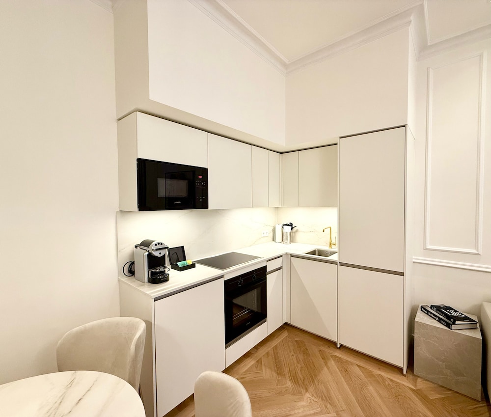 RAFAEL KAISER - Signature Apartments