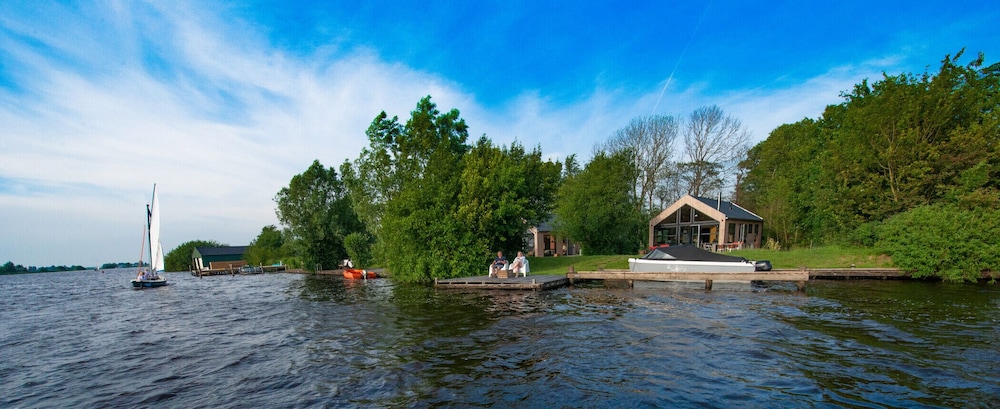 Waterlodge Tomke in Nes view 5