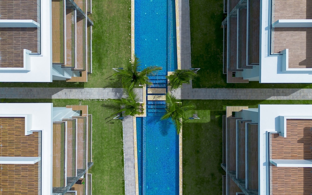 2BR Oasis in Eden Tropical - BBQ Pool Near Beach