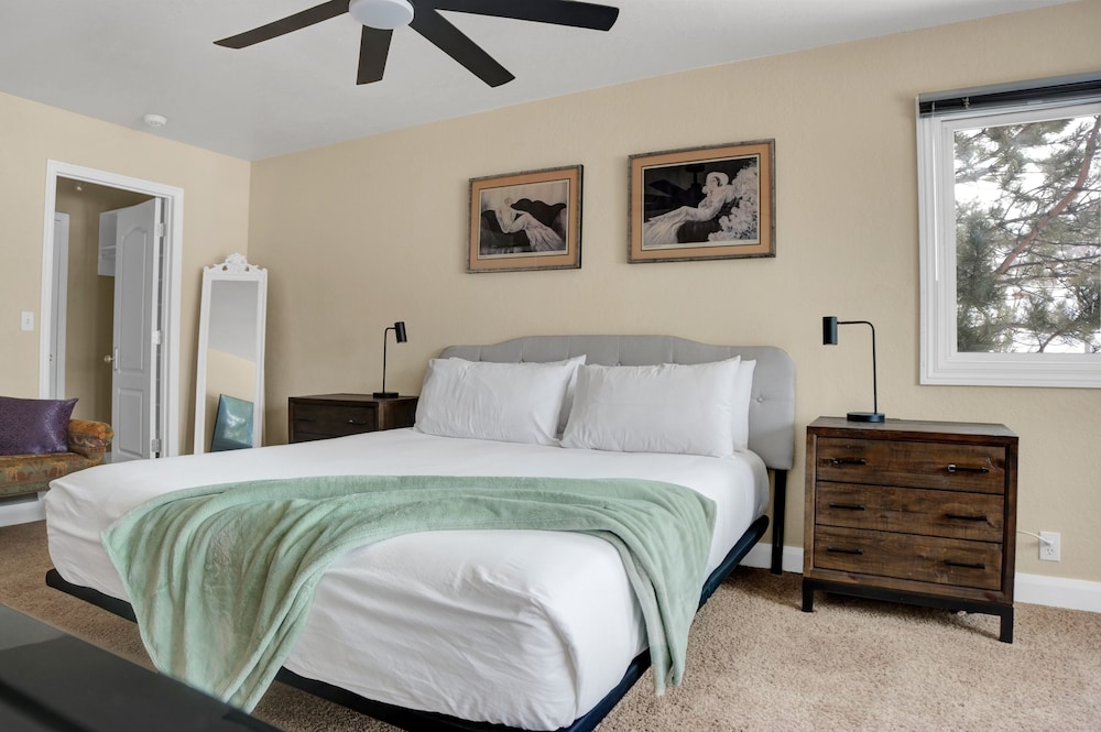 Prospector Place 5 Bedroom Home by RedAwning view 2