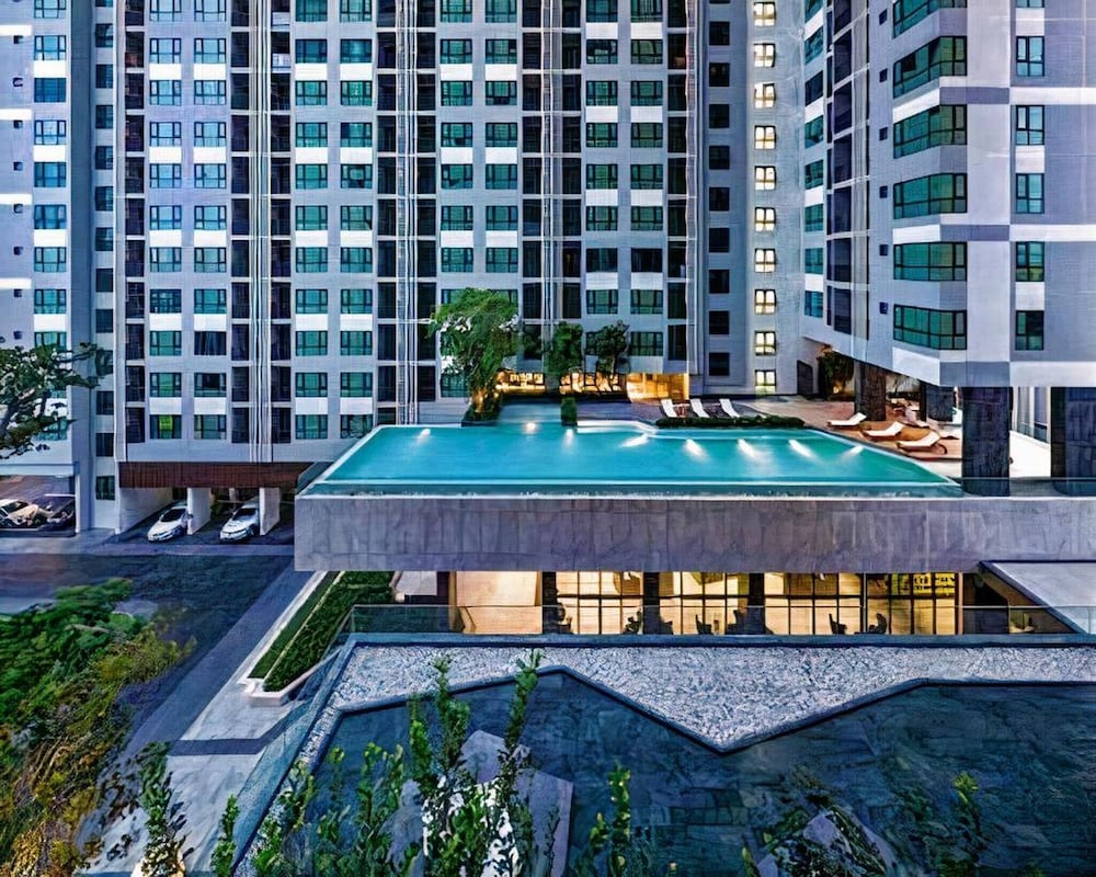 2 Bed Room Great Location & Pool