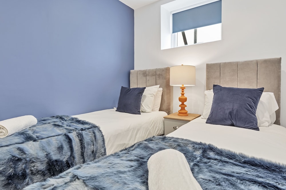 Right On : Bright On Apartment 1G | By My Getaways view 5