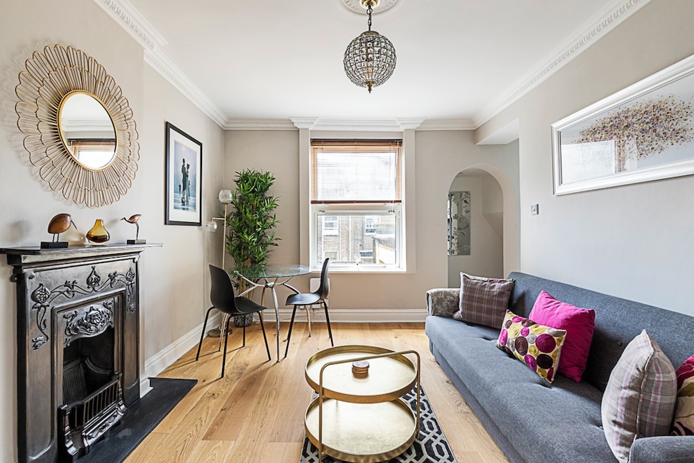 Modern Top-floor Victorian Charm in Kensington