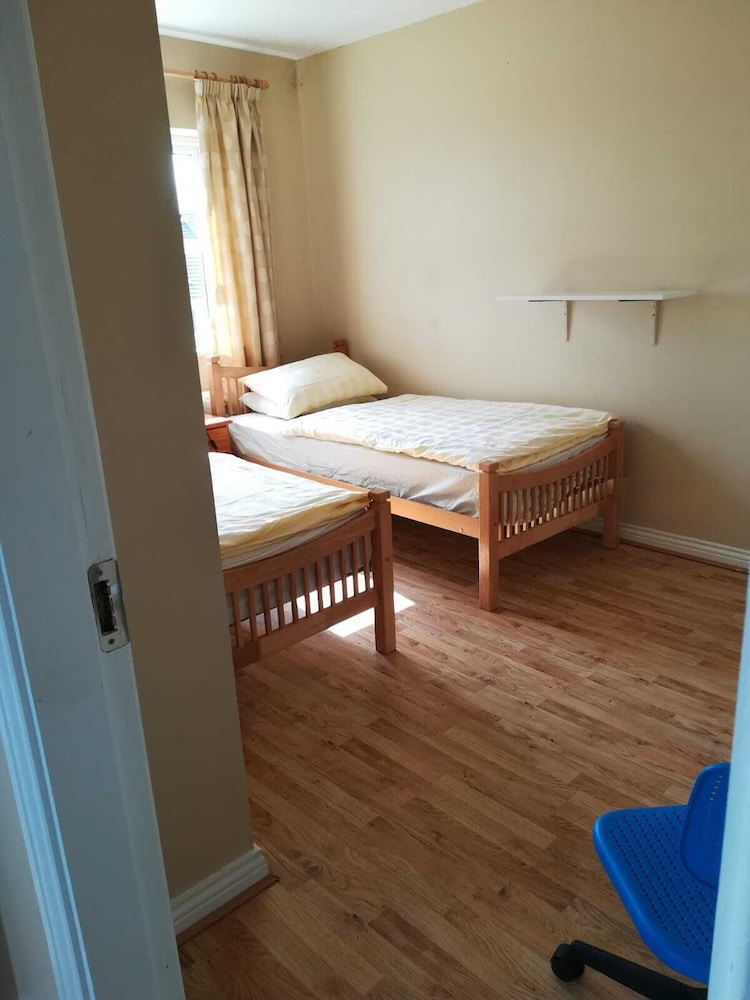 Stunning 6 Bed House With Private Garden in Galway