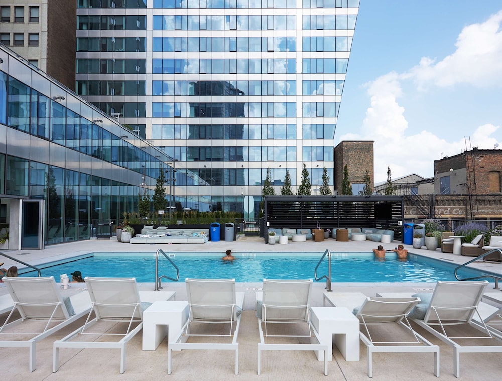 Top-tier Stay 49th Fl Lakefront City Views