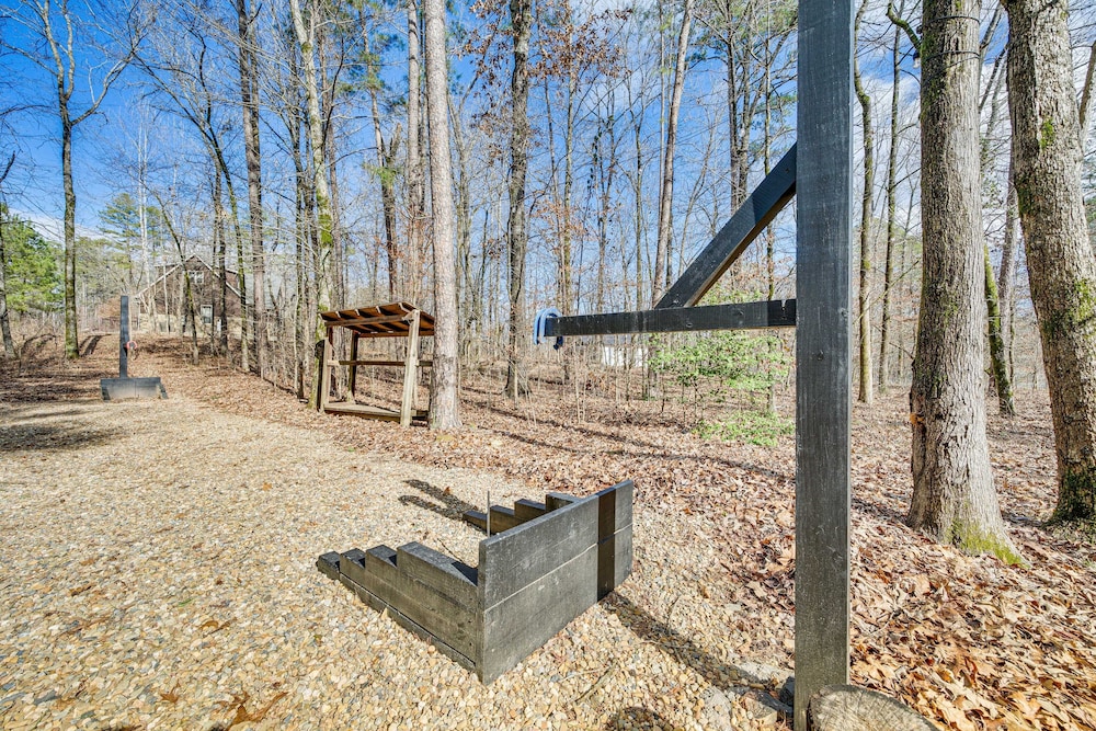 Broken Bow Cabin w/ Hot Tub ~ 5 Mi to State Park! view 4