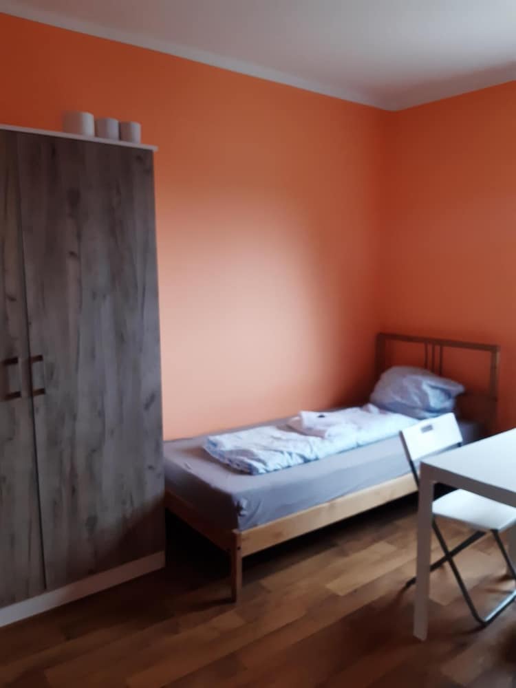 2-Rent Group Hostel Rooms&Apartments TUB19A