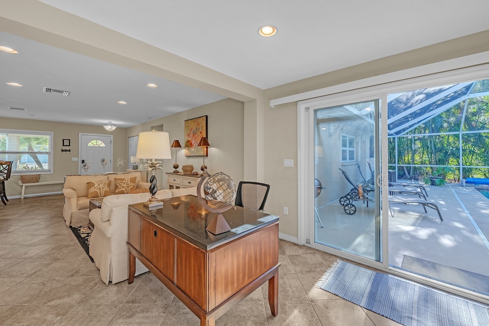 Comfy Home W/ Heated Pool Near Siesta Key Beach 2 Bedroom Home