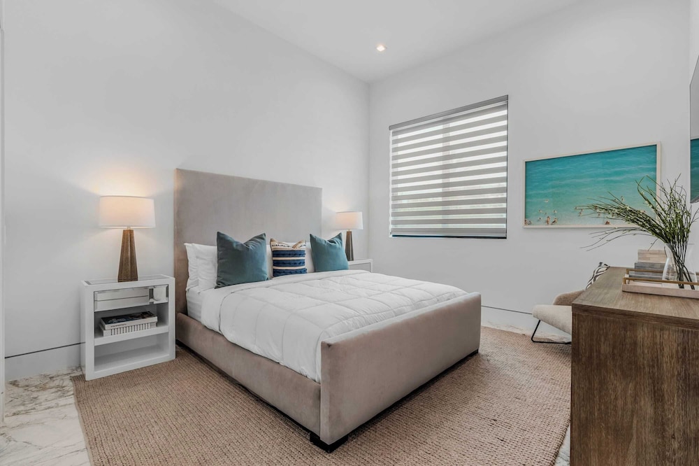 Villa Sleeps 17 w/ Pool, Firepit, Putting Green Bravo Villa 3 by Avantstay