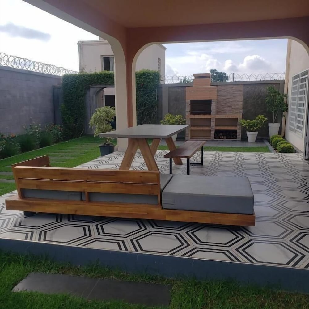 Tia Vahine - Boutique Hôtel Ivato