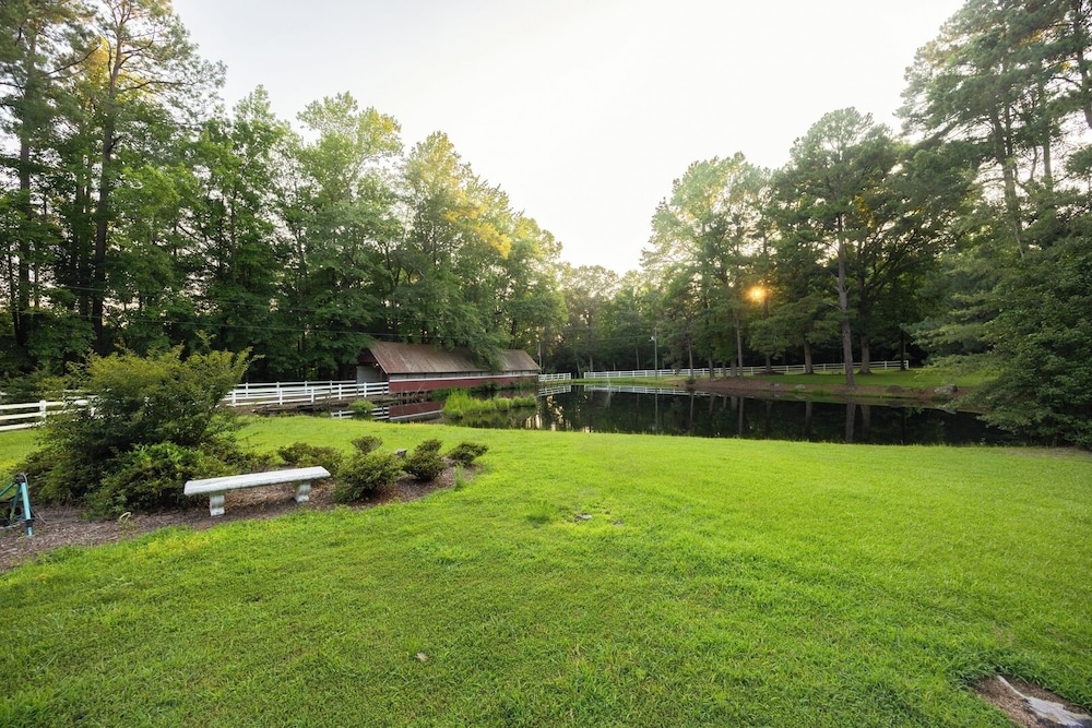 Pet-friendly 3BR Lake House Firepit & Pier