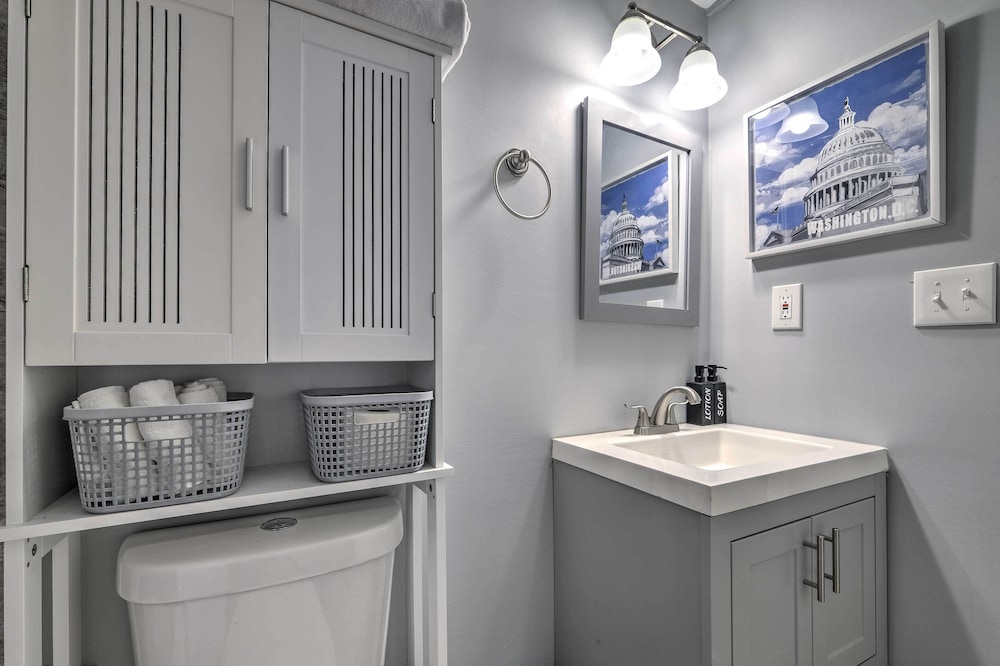 6 Mi to National Mall: Modern DC Apartment! view 3