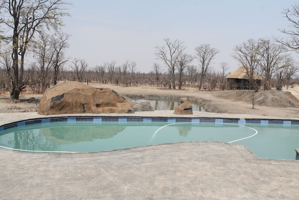 Dzibanana Lodge & Camping
