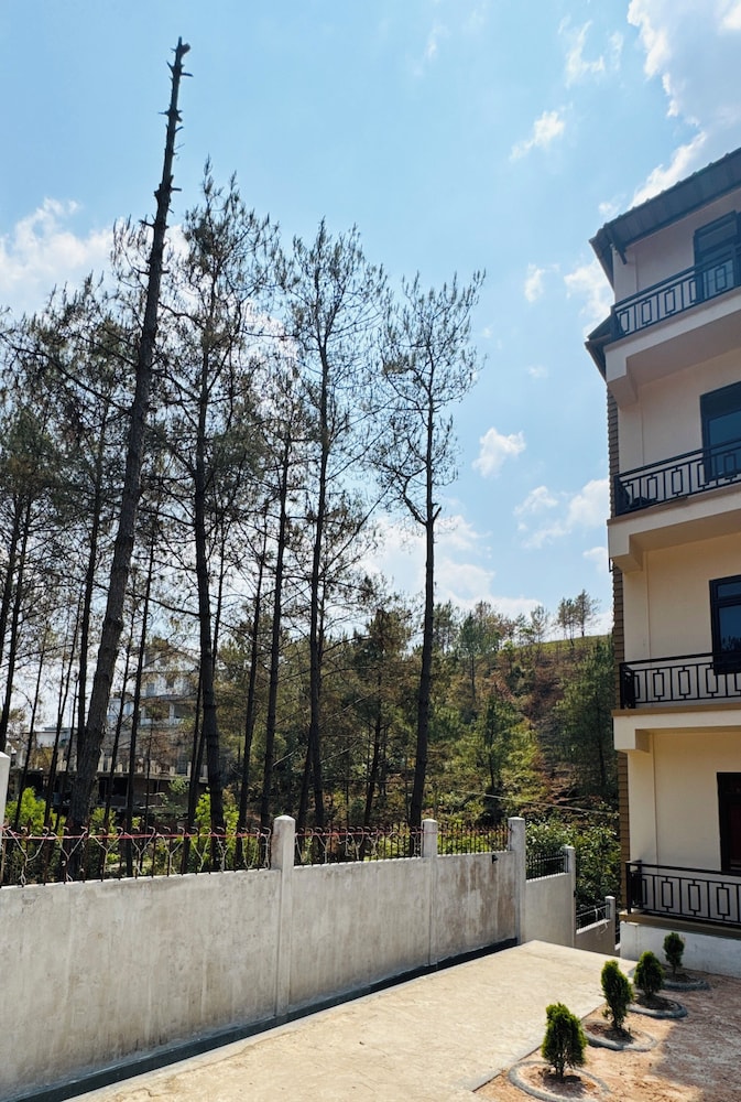 XTSY Travellers Hostel