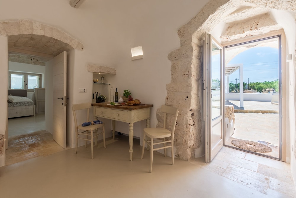 Trullo Atmosfera en Ostuni — hotel room