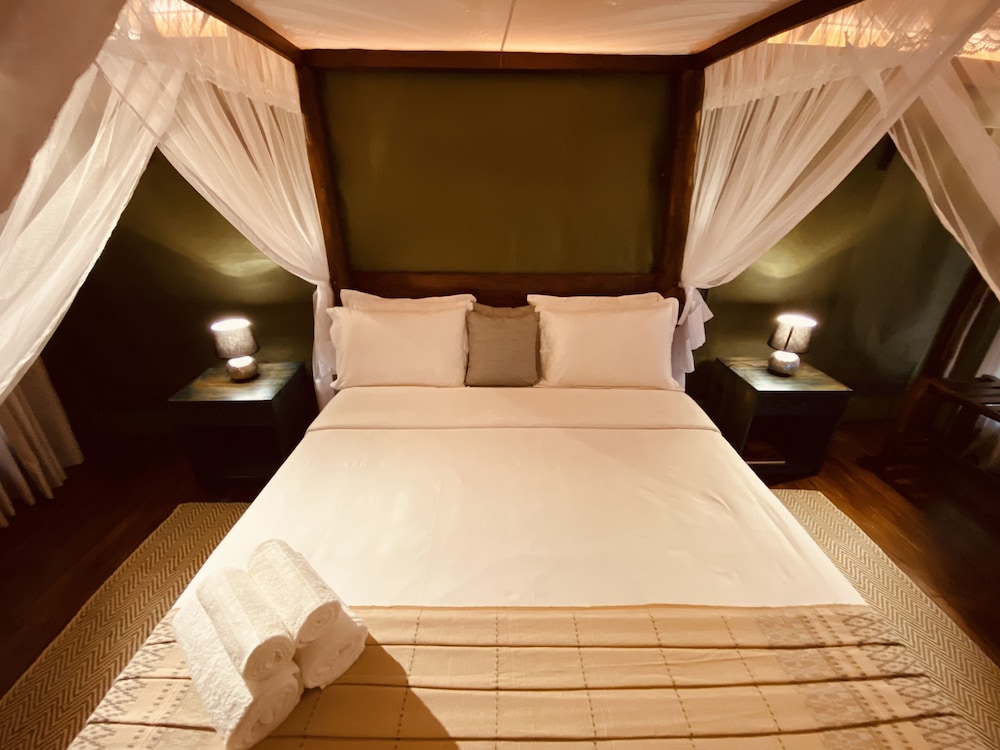 Yala Lake View Cabanas